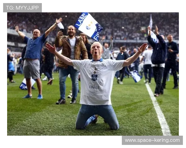 维拉公园球场球迷助威声震天，主场氛围成第十二人